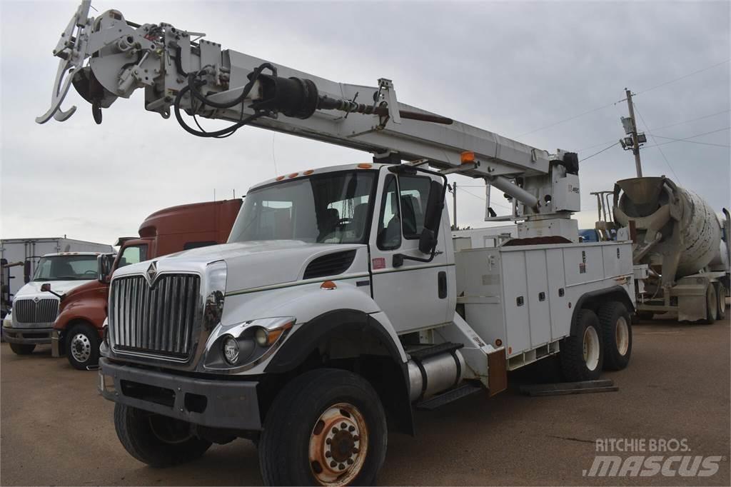 Altec D3060ATR Mobile drill rig trucks