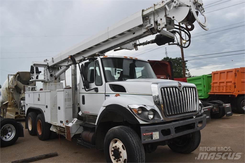Altec D3060ATR Mobile drill rig trucks