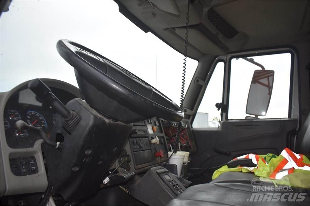 Altec D3060ATR Mobile drill rig trucks
