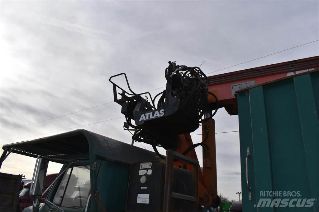 International 4700 Crane trucks