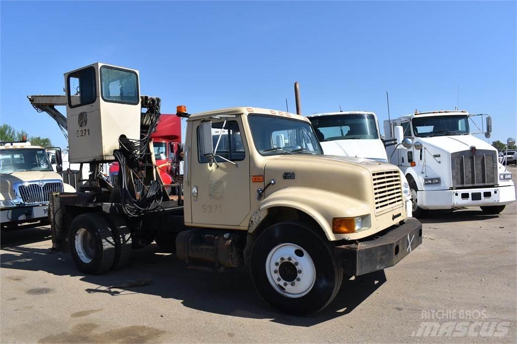International 4700 Crane trucks