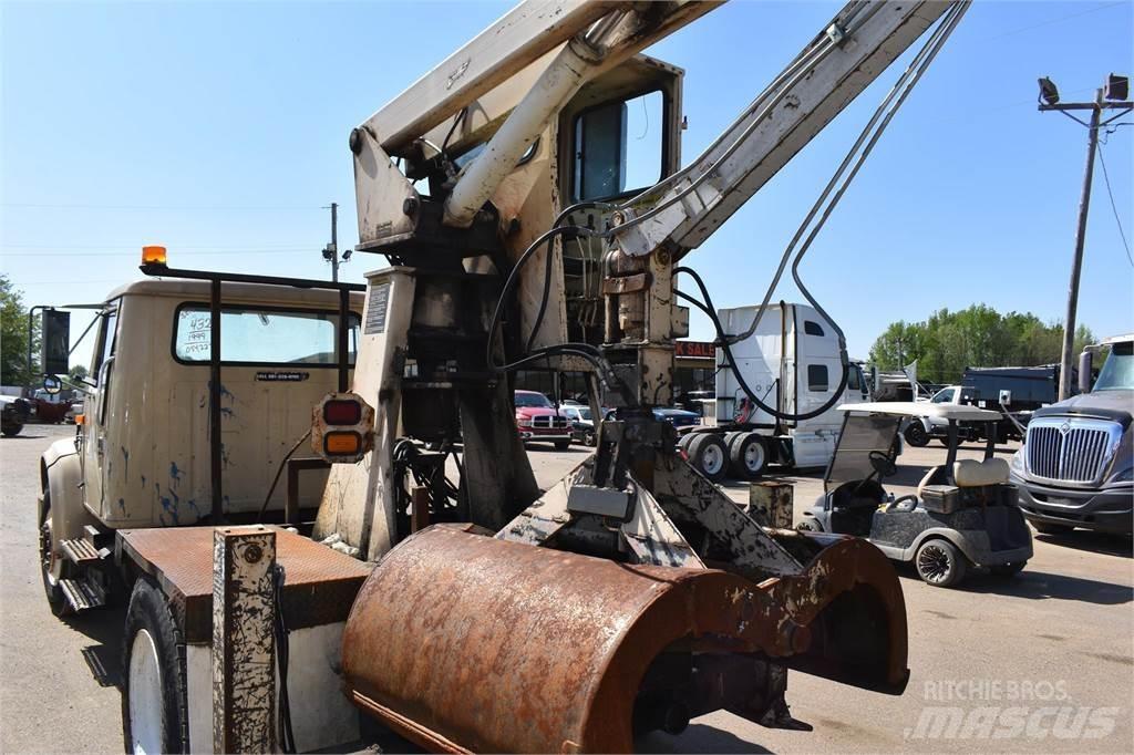 International 4700 Crane trucks
