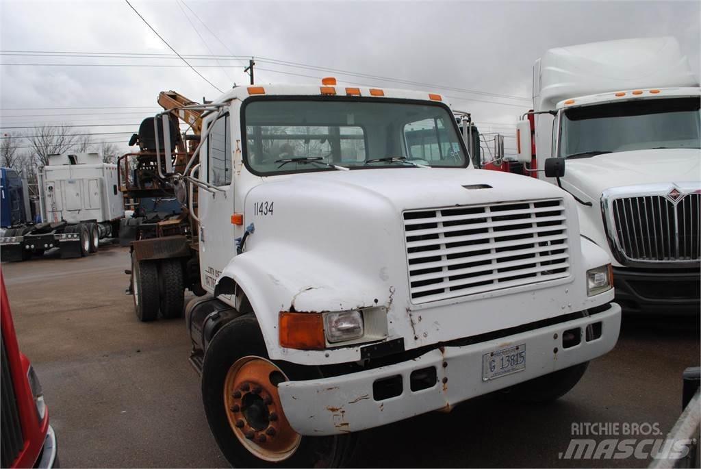 International 4700 Crane trucks