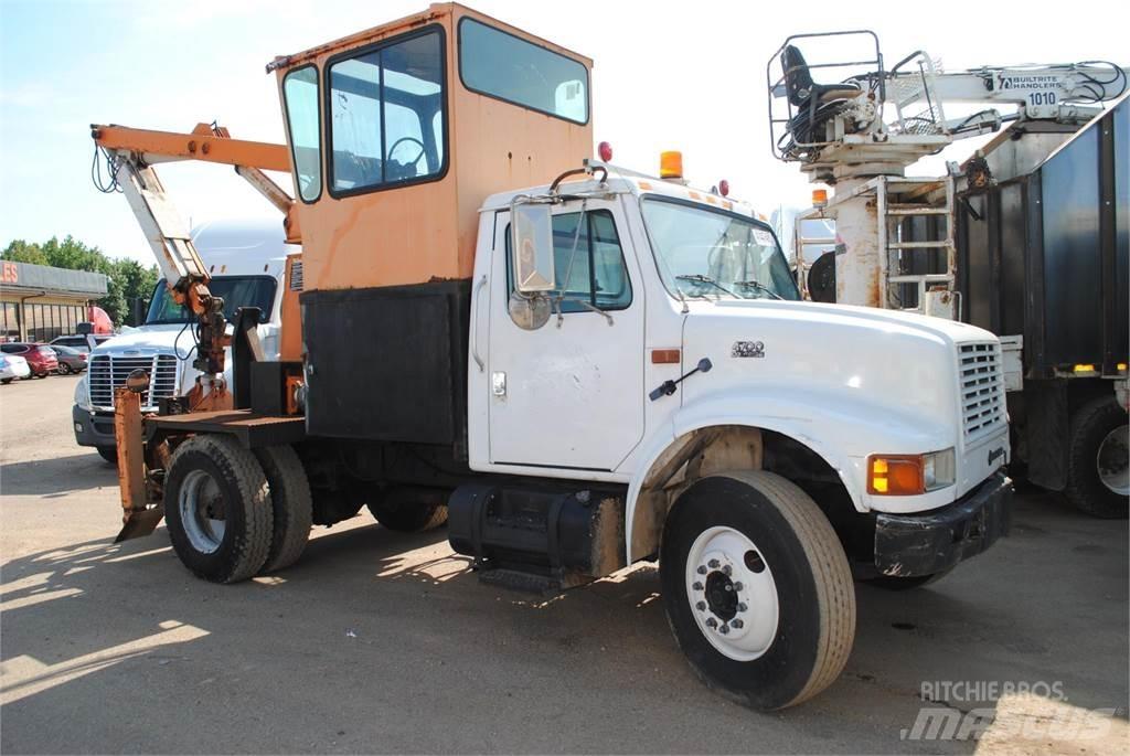 International 4700 Crane trucks