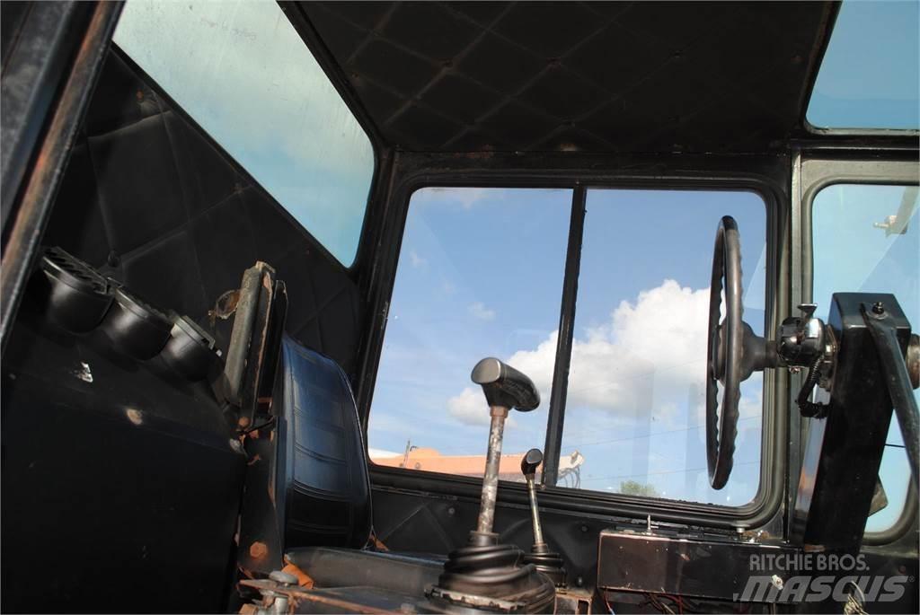 International 4700 Crane trucks