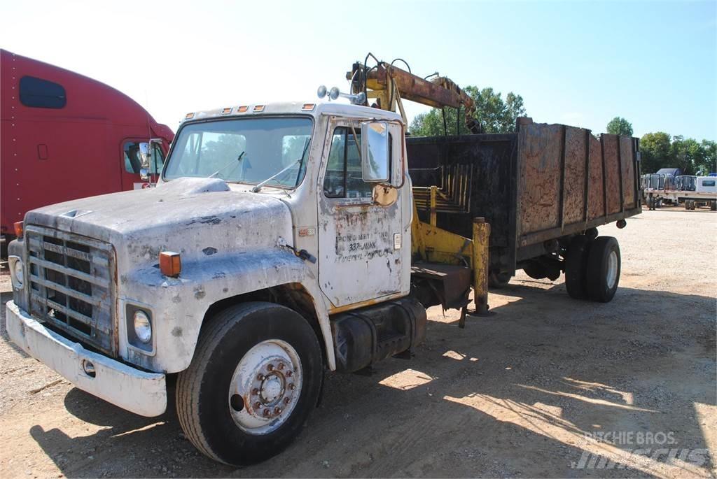International S1900 Crane trucks