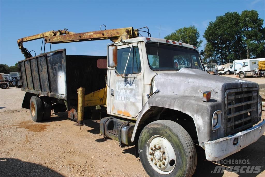 International S1900 Crane trucks