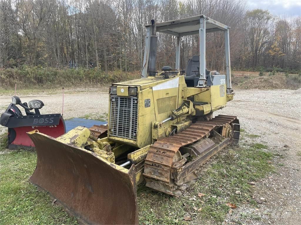Komatsu D37E-5 Crawler dozers