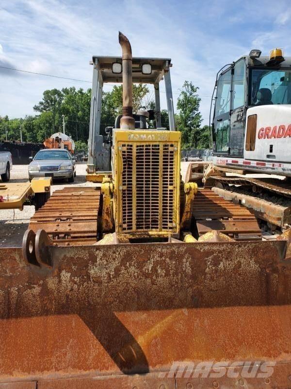 Komatsu D38P-1 LGP Crawler dozers