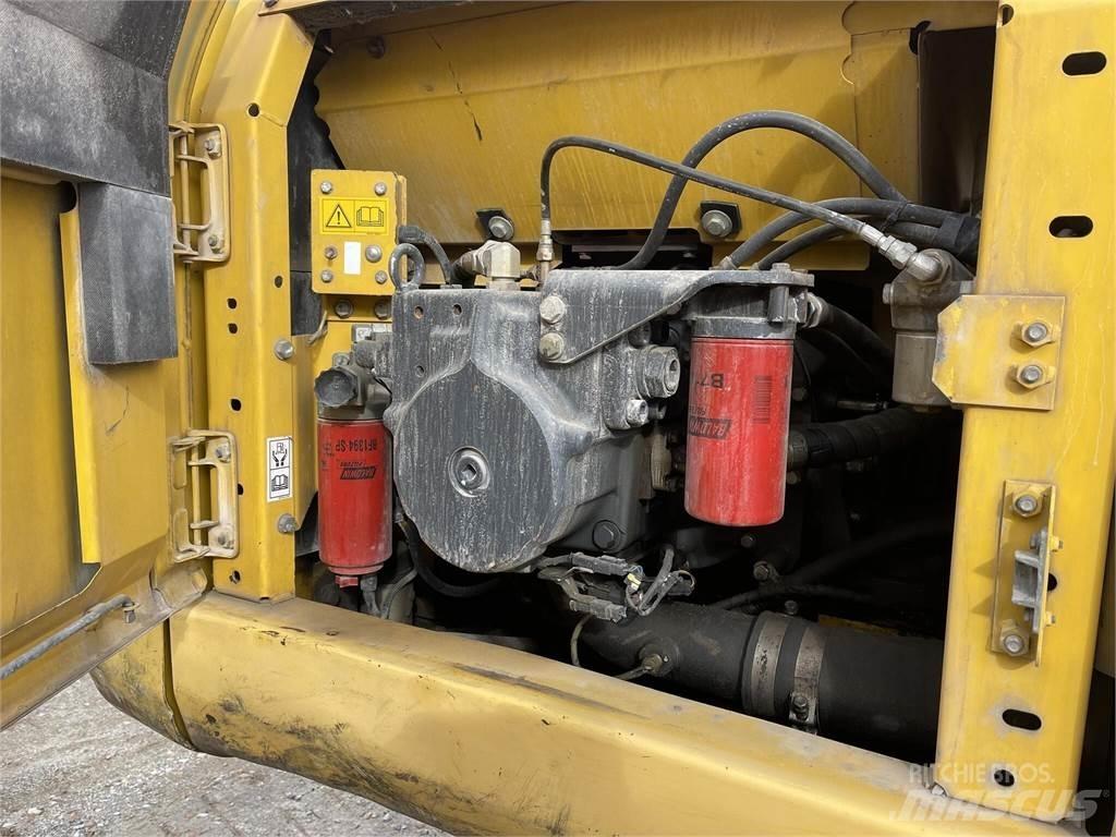 Komatsu PC210 LC-8 Crawler excavators