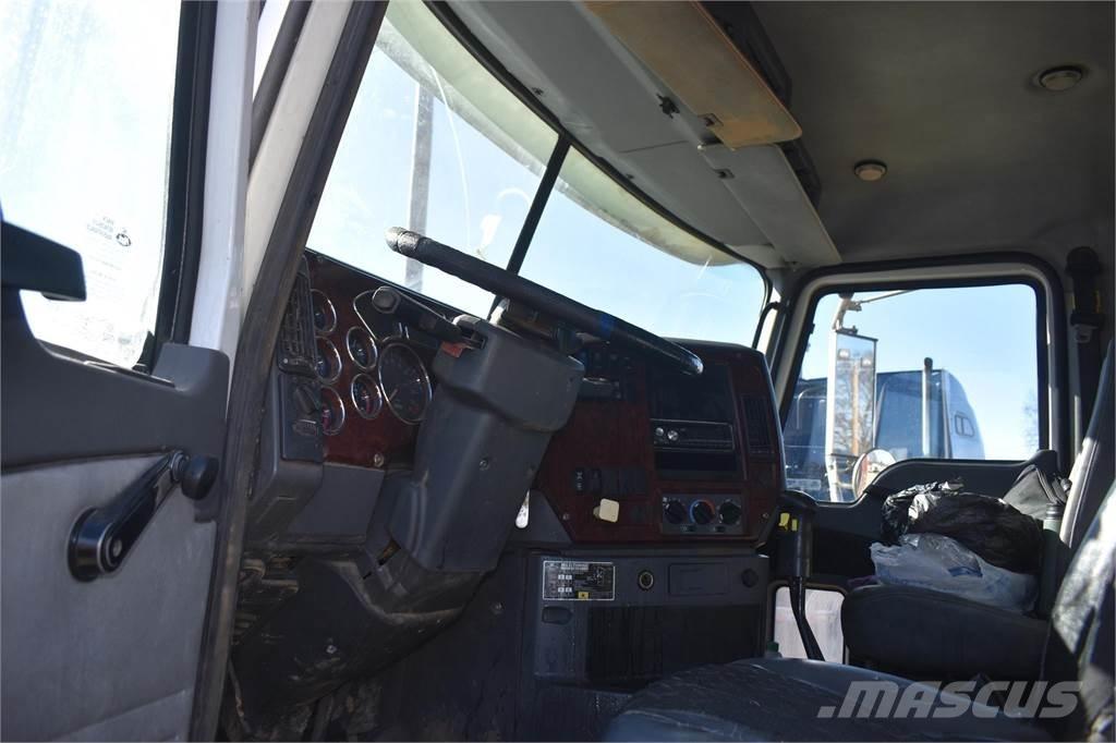 Mack GRANITE GU713 Tipper trucks