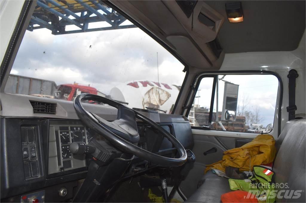  SPONCO M55 Crane trucks