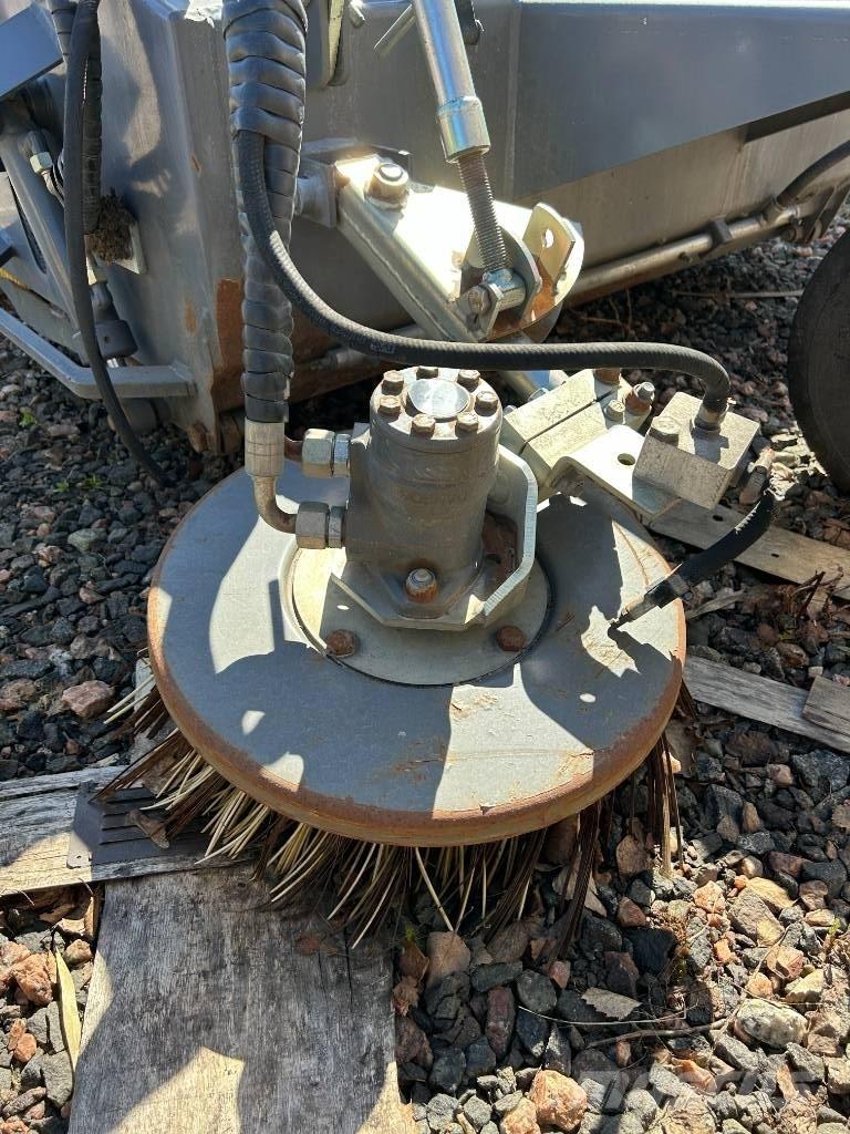 Vila Harjalaite Sweepers