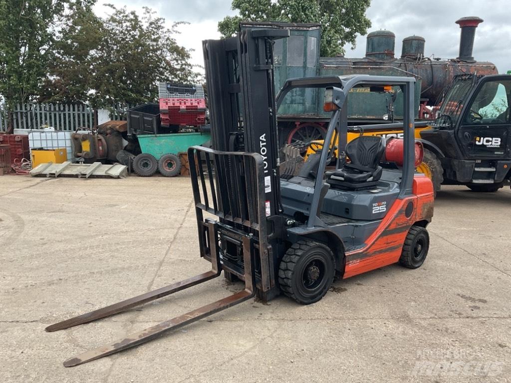 Toyota 02-8FGF25 LPG trucks