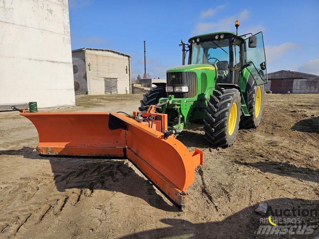 John Deere 6820 Tractors