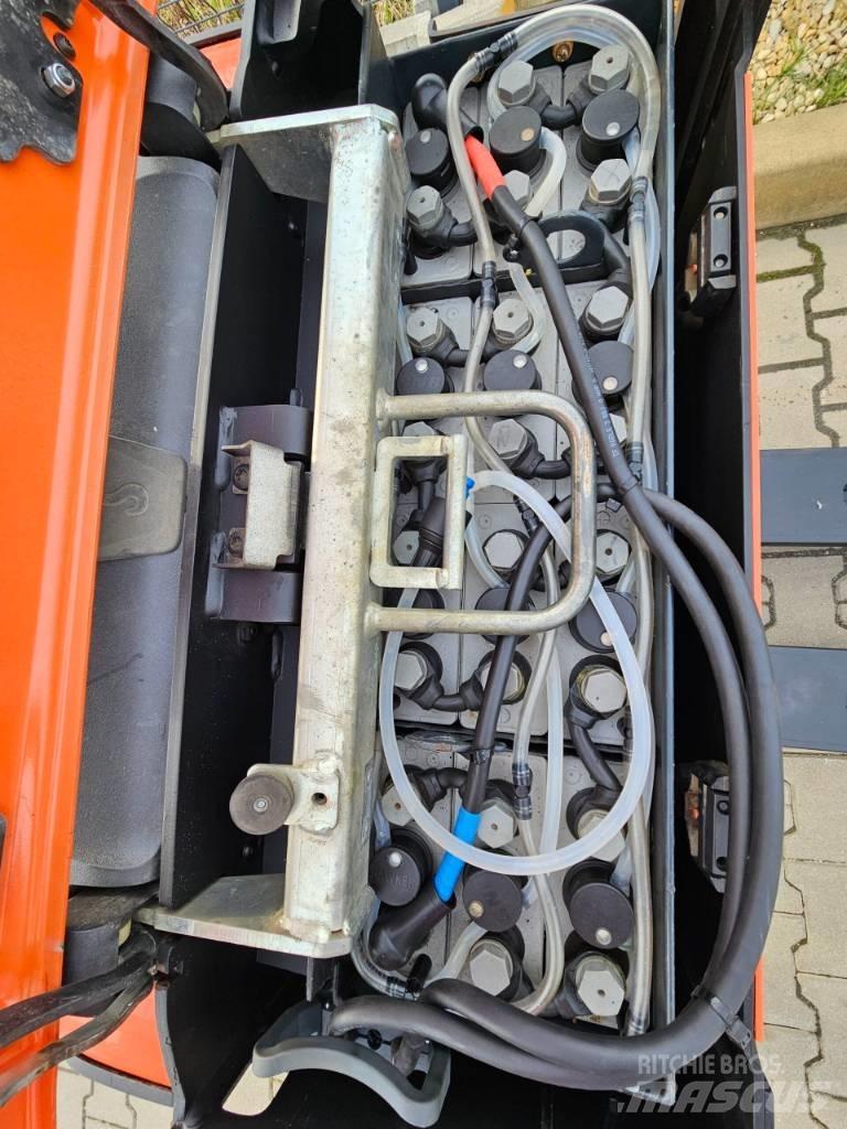 BT LPE200 Low lifter with platform