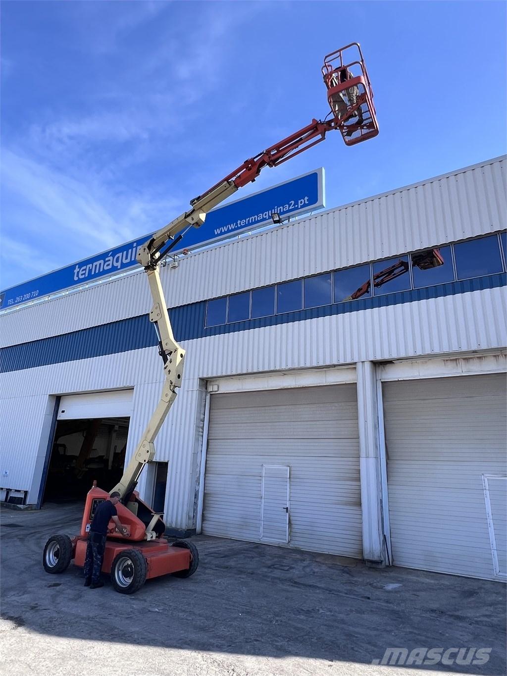 JLG E450 AJ Articulated boom lifts