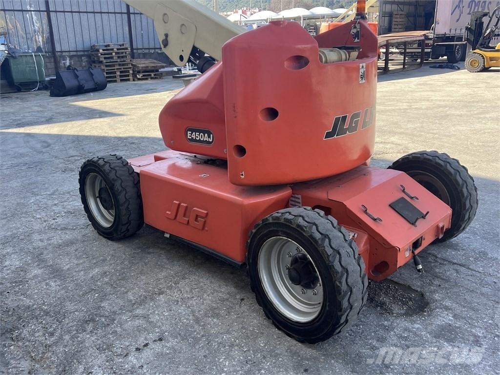 JLG E450 AJ Articulated boom lifts