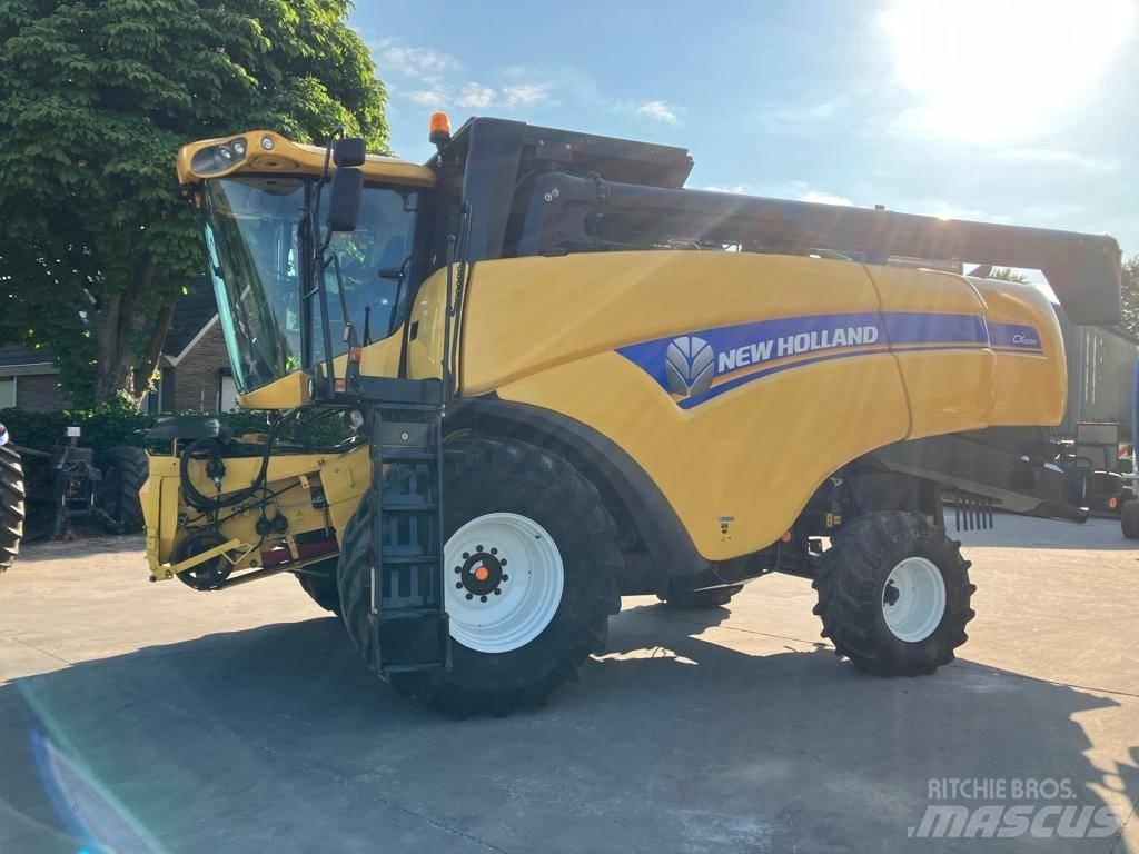 New Holland CX 6090 Combine harvesters