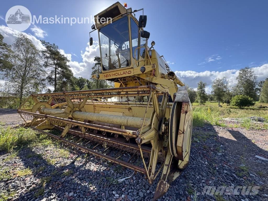New Holland 1530 Combine harvesters