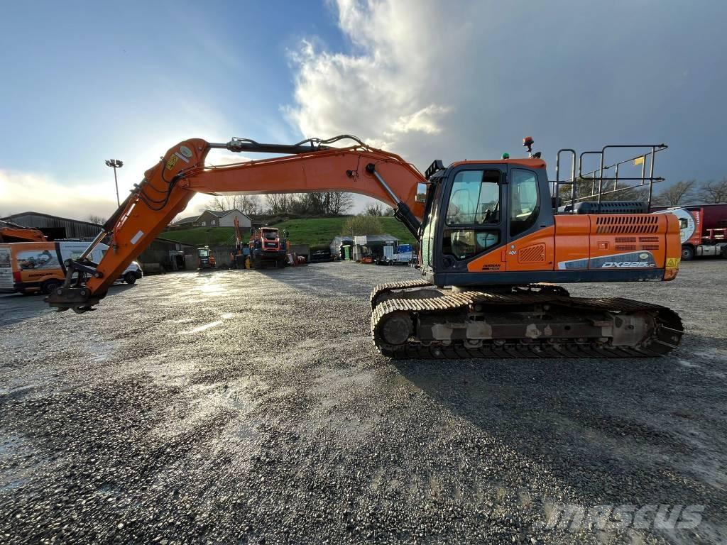 Doosan DX 225 Crawler excavators
