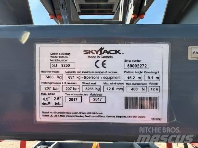 SkyJack SJ 9250 RT Scissor lifts