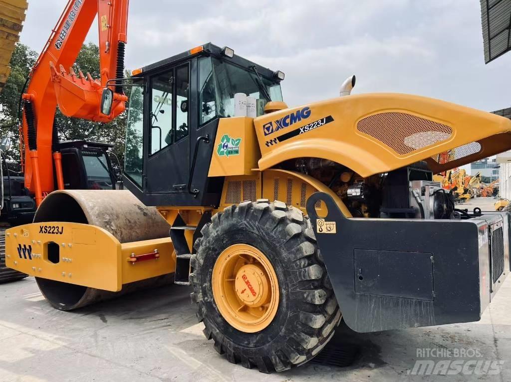 XCMG XS 223 J Single drum rollers