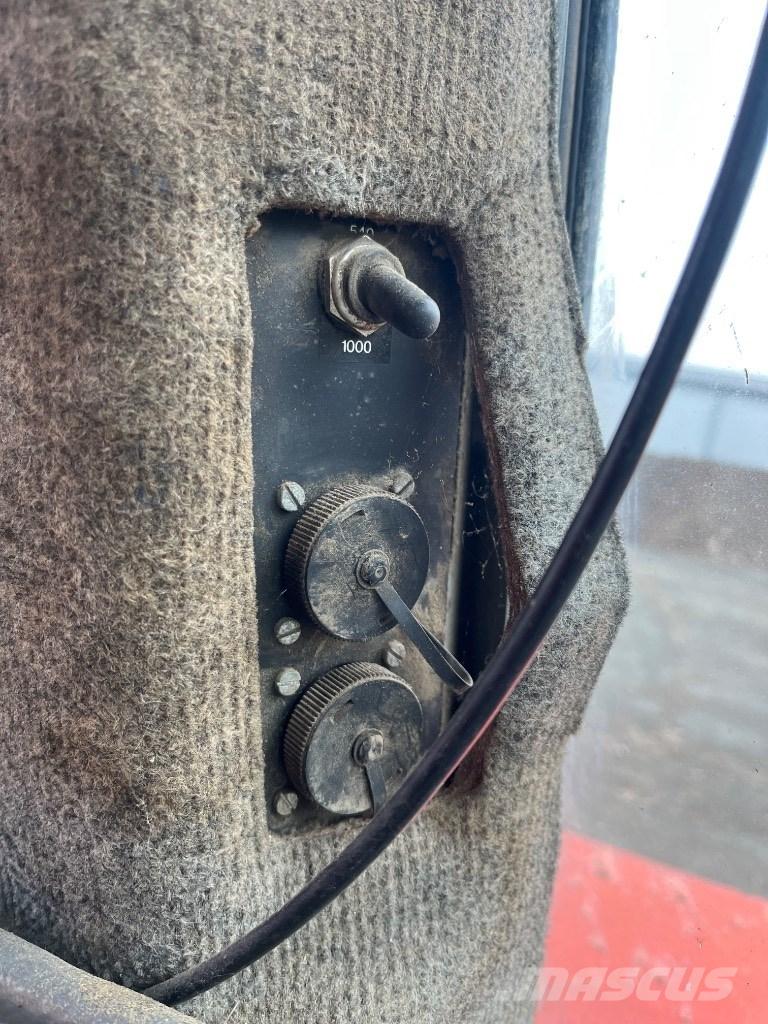 Massey Ferguson 3690 Tractors