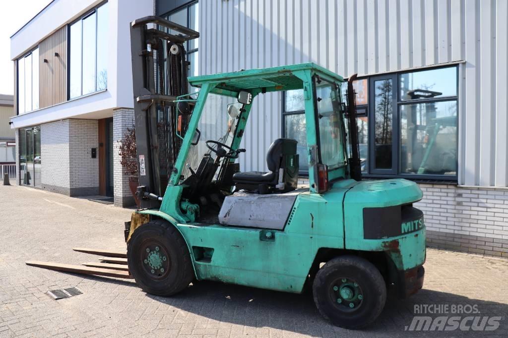 Mitsubishi FD 35 Diesel trucks