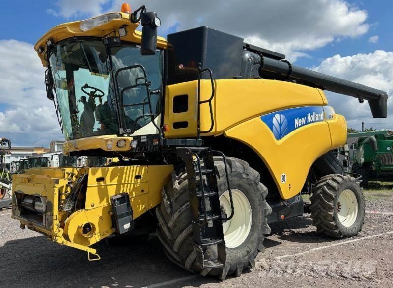 New Holland CR 980 Combine harvesters