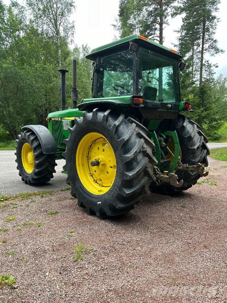 John Deere 4240 S Tractors