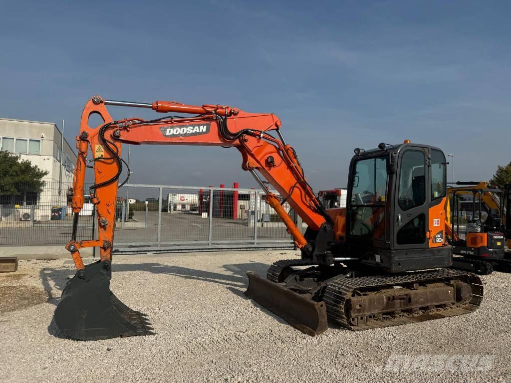 Doosan DX 80 R Midi excavators  7t - 12t