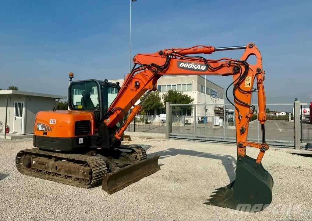 Doosan DX 80 R Midi excavators  7t - 12t