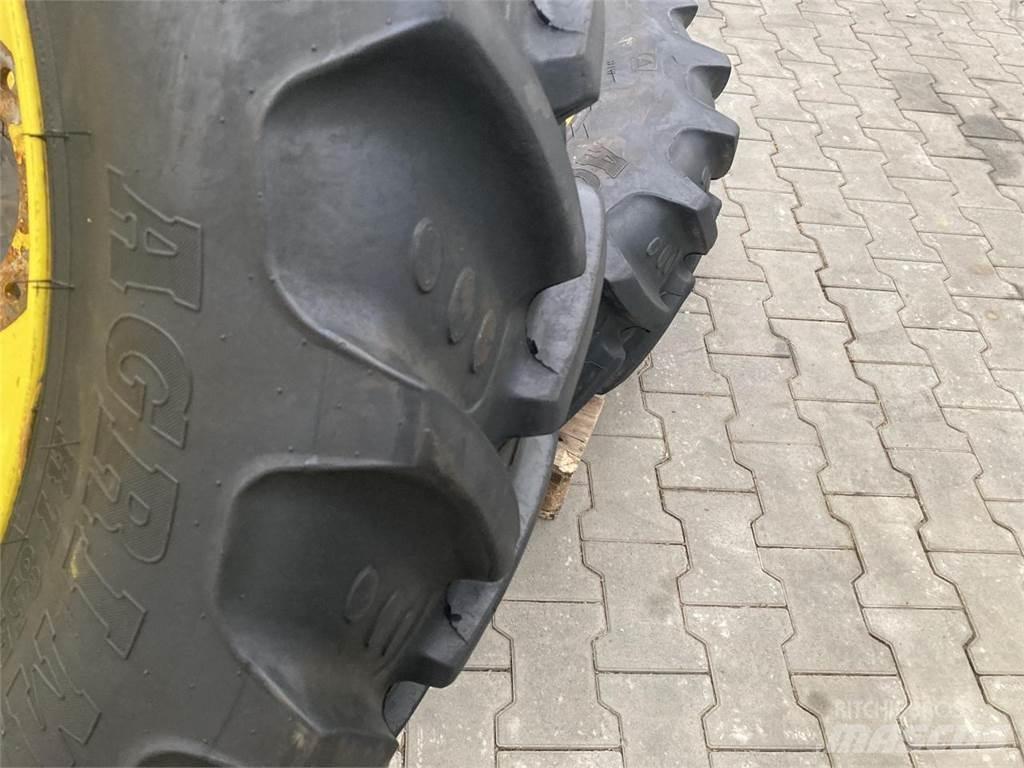  UNBEKANNT 12.4R32 Tyres, wheels and rims