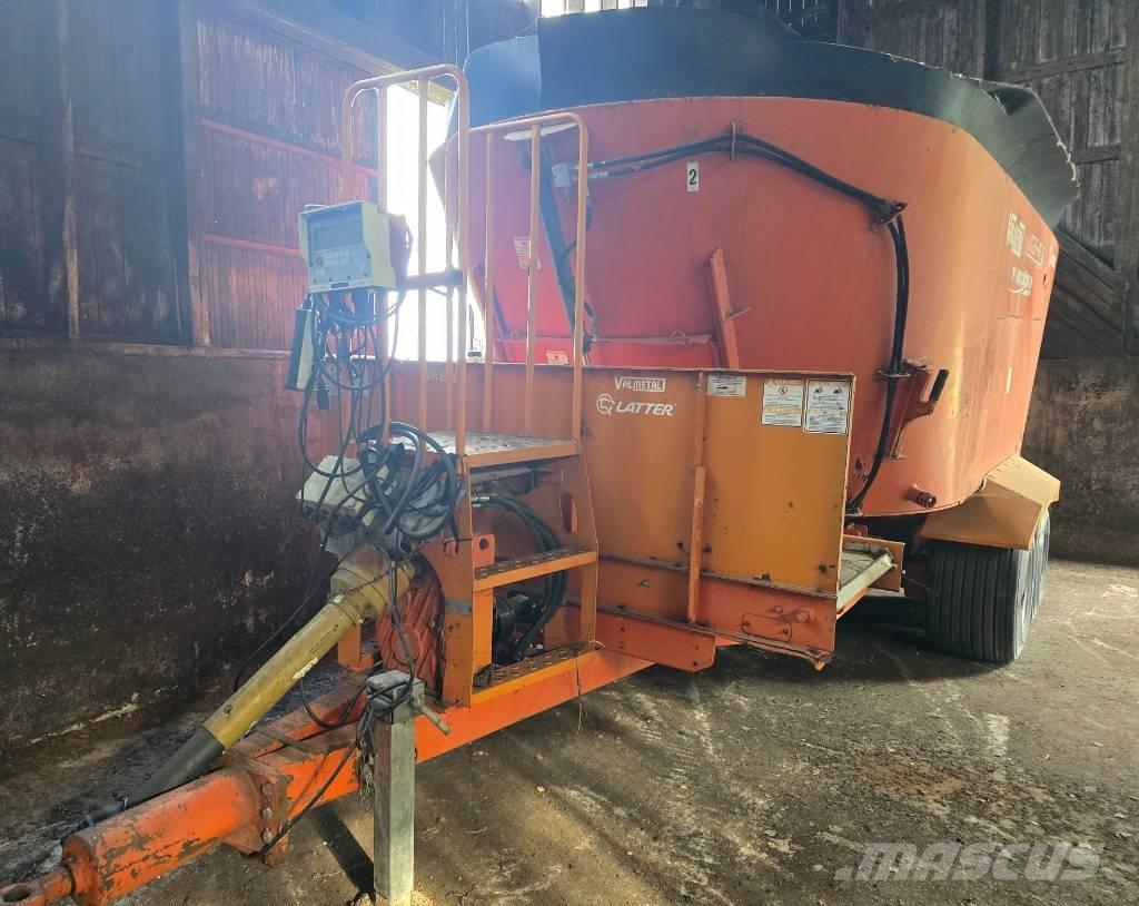 Valmetal V-Mix 700 Mixer feeders