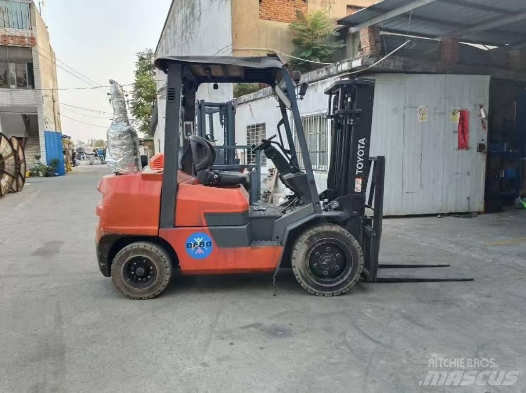 Toyota FD 30 Diesel trucks