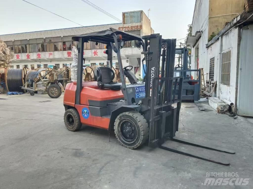 Toyota FD 30 Diesel trucks