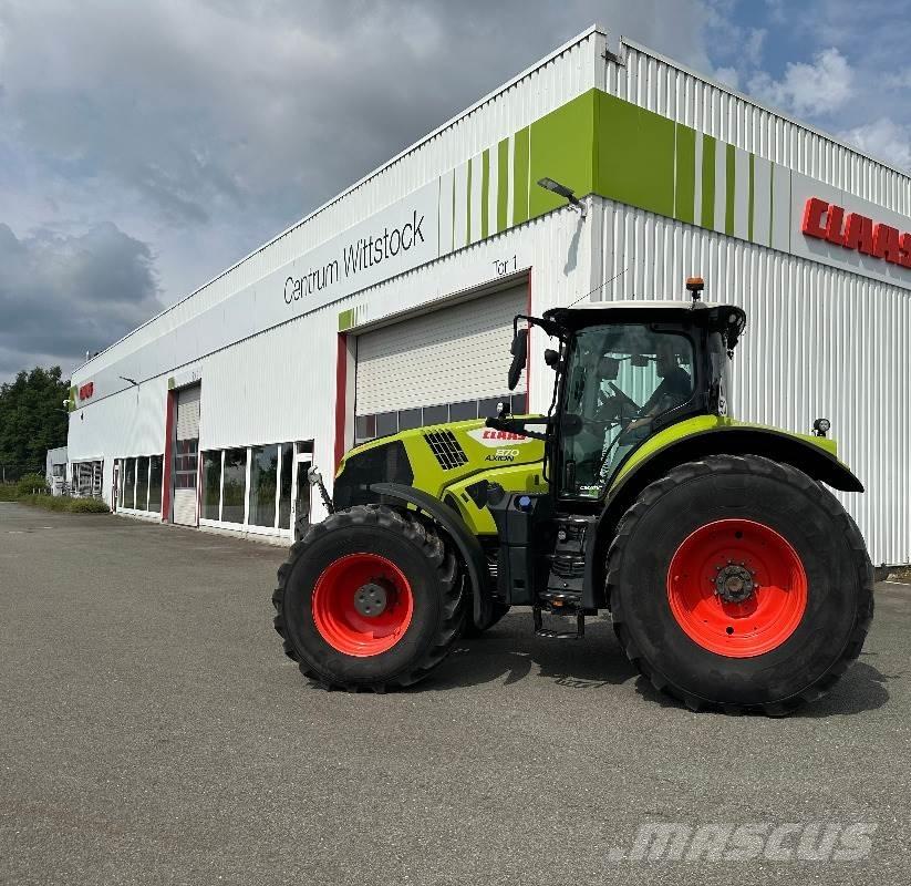 CLAAS Axion 870 Tractors