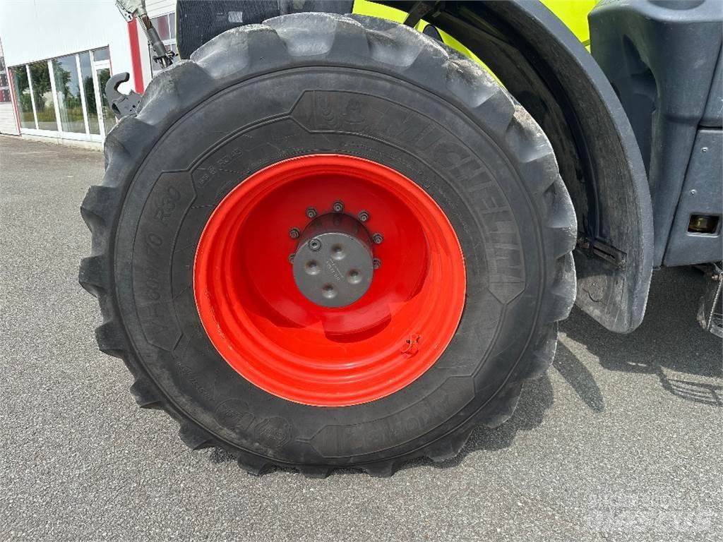 CLAAS Axion 870 Tractors