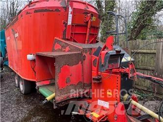 Kuhn EuroMix Animal feeders