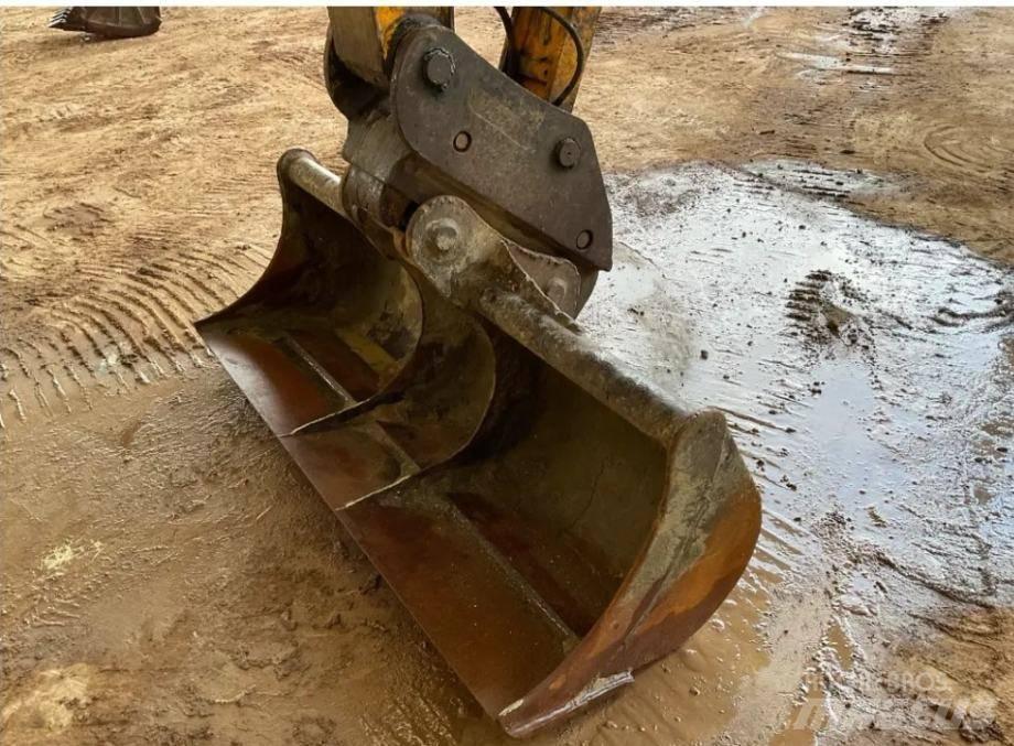 JCB JS 130 LC Crawler excavators
