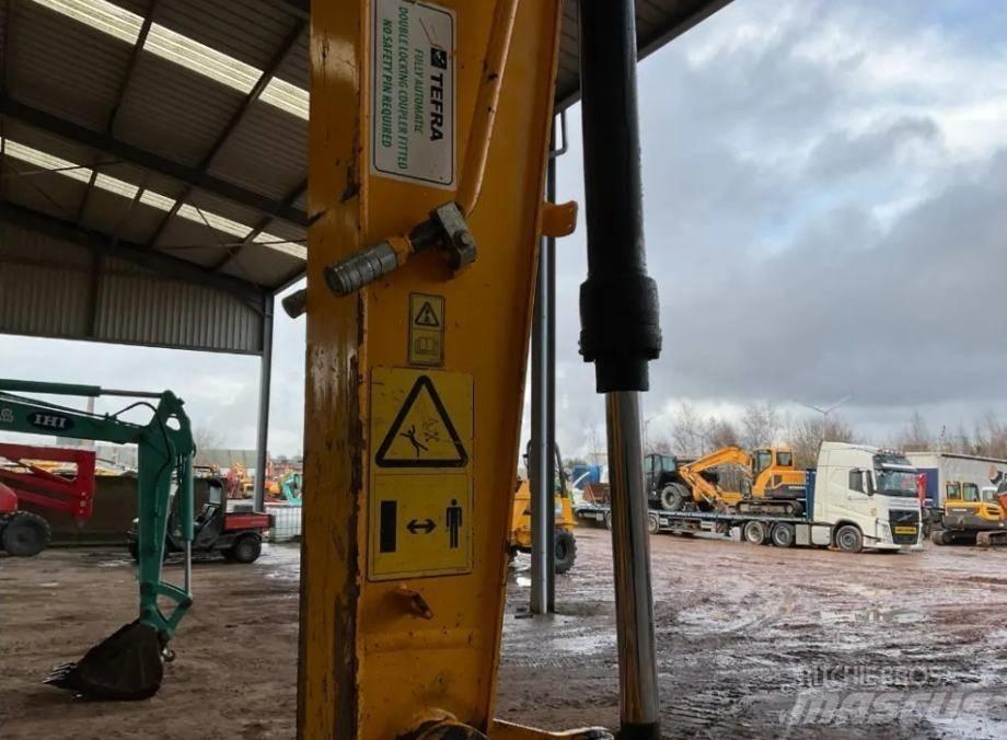 JCB JS 130 LC Crawler excavators