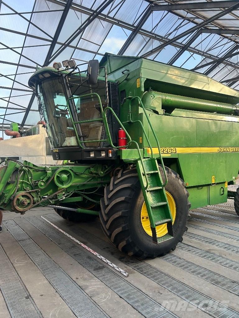 John Deere 2264 Combine harvesters