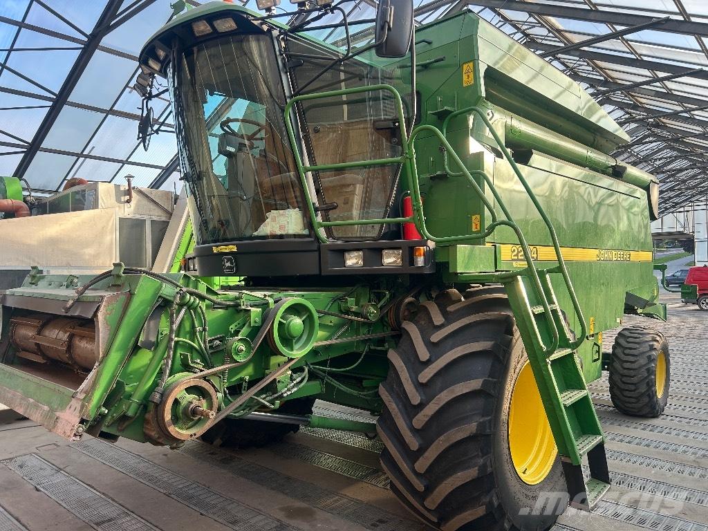 John Deere 2264 Combine harvesters