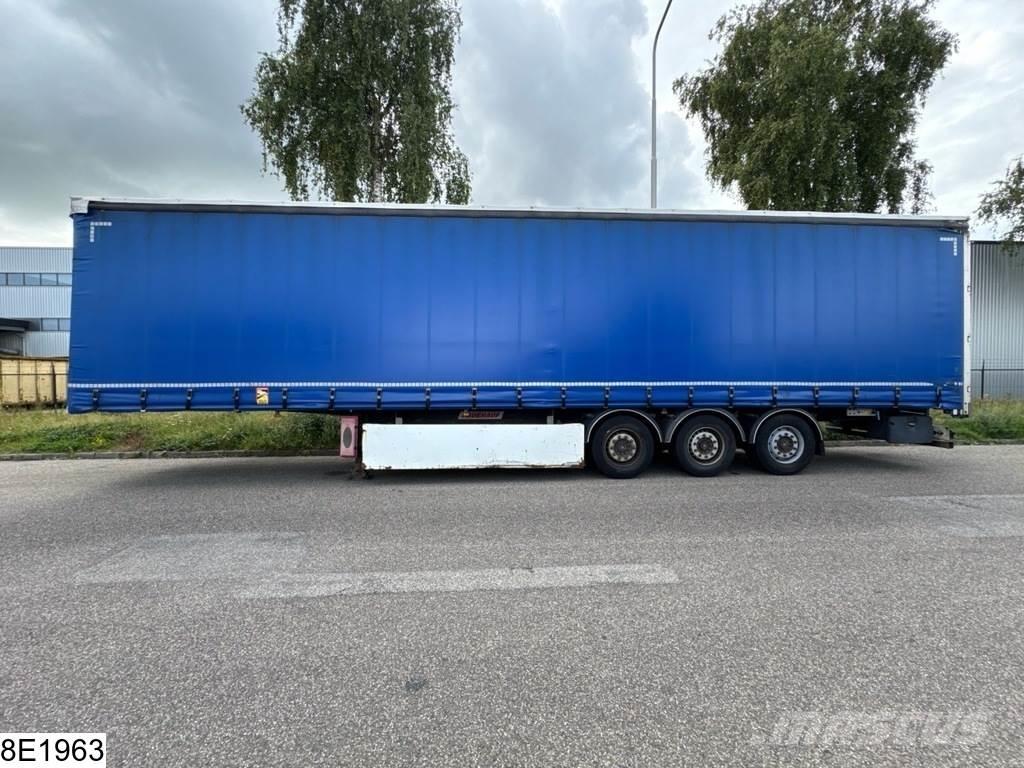 Fruehauf Tautliner Curtainsider semi-trailers