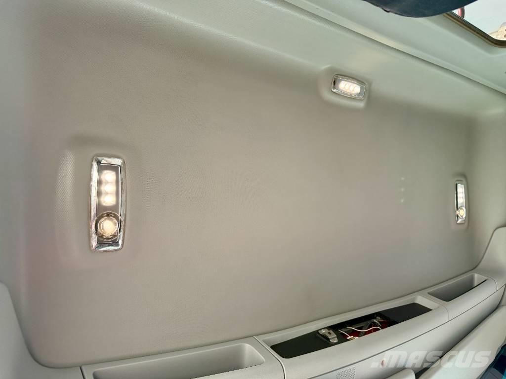 Kenworth T 880 Tractor Units