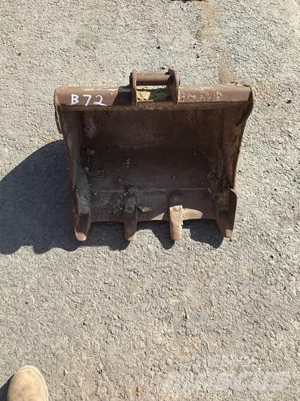  2' BUCKET, 30mm PINS Buckets