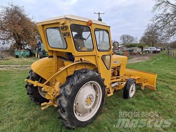 Ford 2000 TRACTOR Construction - Others