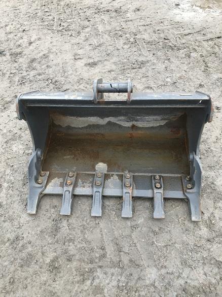  WHITES ZX30/33 36 Buckets