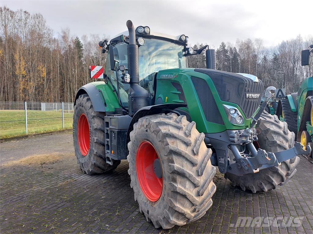 Fendt 824 Vario Tractors